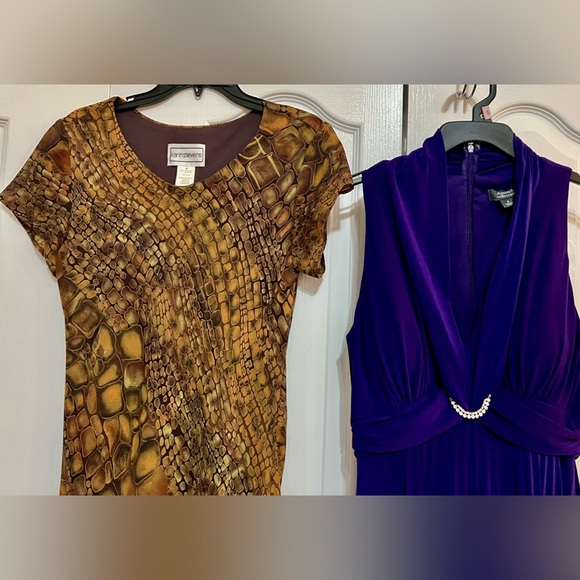 2 Women V- Neck Form one purple sleeveless & another one: short sleeve same size - Picture 3 of 8